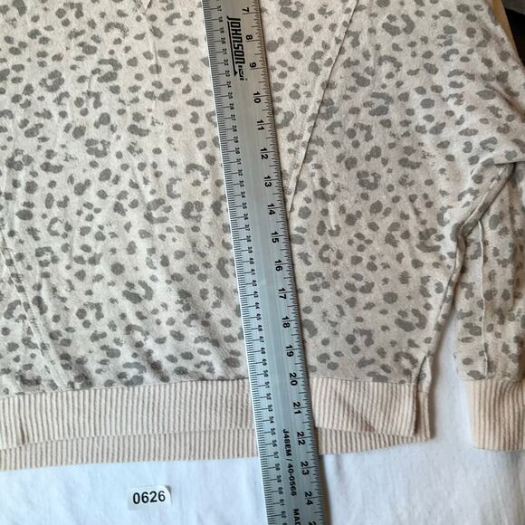 Sweet Romeo Women’s Long Sleeve Screw Neck Knit Blouse size XS, Leopard Tan - Picture 3 of 7